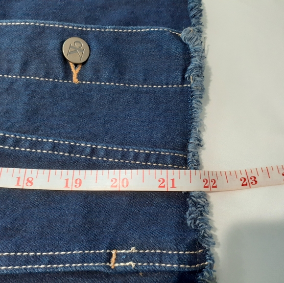 Calvin Klein Jeans Women's Raw Edge Denim Trucker Jacket Dark Wash Size M NEW - Picture 7 of 9